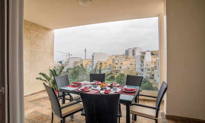 Ta' Giorni Apartment | St. Julian's Luxury apartment overlooking Balluta valley
