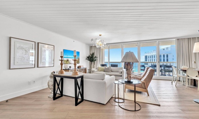 Fort Walton Beach - Destin Condo | St Maarten 1008, beachfront, sleeps 9, resort access