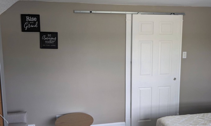 Winnipeg House | St. Thérèse’s Nest: Your Peaceful Retreat Minutes from the Pulse of the City