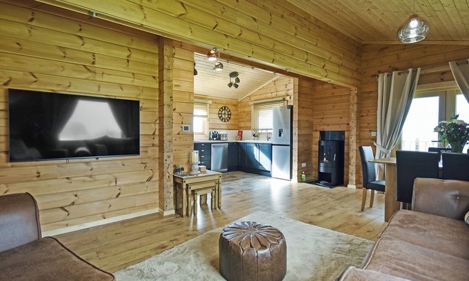 Falkirk Cottage | Stag Lodge - UK46921