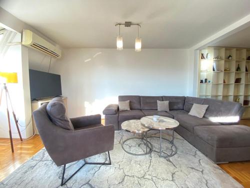 Downtown Apartment | Stan u strogom centru grada