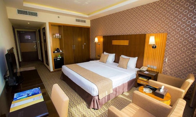 Al Qusais Apartment | Standard Room Near Tudomart By Luxury Bookings