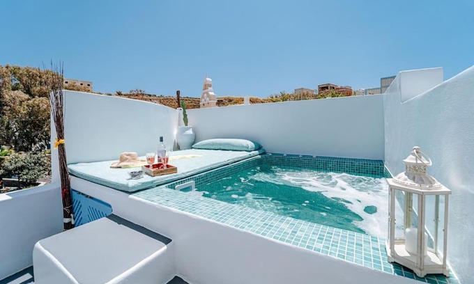 Vothon Villa | Star Cactus Traditional Cave Suite with Jacuzzi