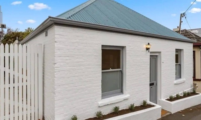 Hobart Central Business District House | ‘Star Cottage’ historic, cosy and walking distance to CBD/Salamanca