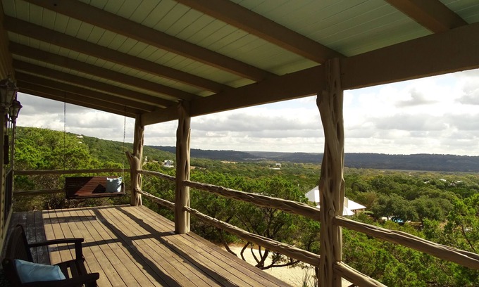 Wimberley Cabin | Star Meadow offers an experience that holds your imagination and doesn’t let go