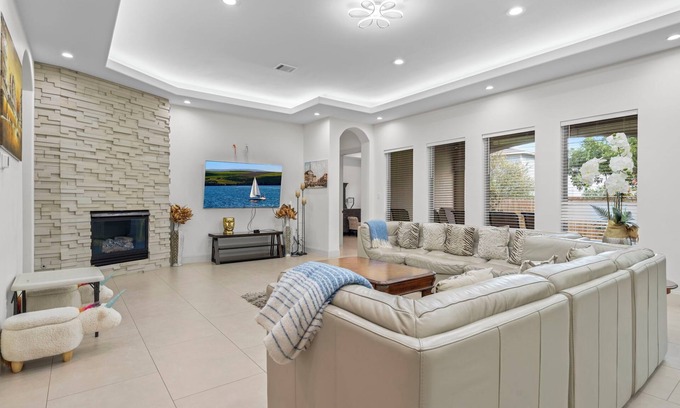 Galveston House | Stardust Retreat | Stylish Stay in Beach Town