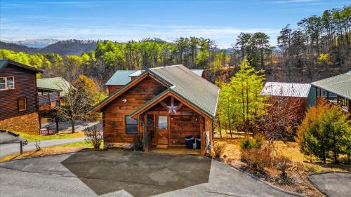 Pigeon Forge House | Starry Mountain View- Hot Tub - Pool Table - Prime Location
