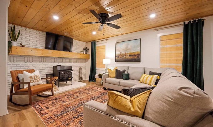 Broken Bow Cabin | State Park Haven: Sleeps 12- Min's to Marina!