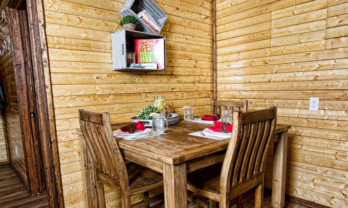 Monument Hotel | Stateline Cabins & RV