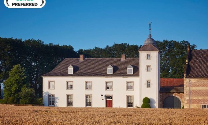 Schimmert House | Stately 16-person manor farm in South Limburg.
