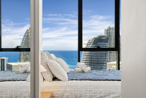 Broadbeach Apartment | Statement Vogue Themed Apartment