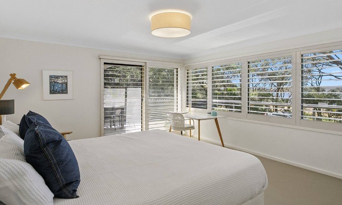 Pearl Beach House | Stay 7, pay 5 these school holidays-Beach+pet