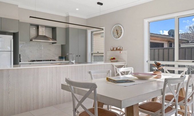 Umina Beach House | Stay 7, pay 5 these school holididays- beach/cafes