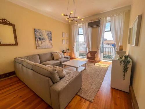 Santos Apartment | Stay as a Local! Santos Historical 6 Bedroom Apartment III