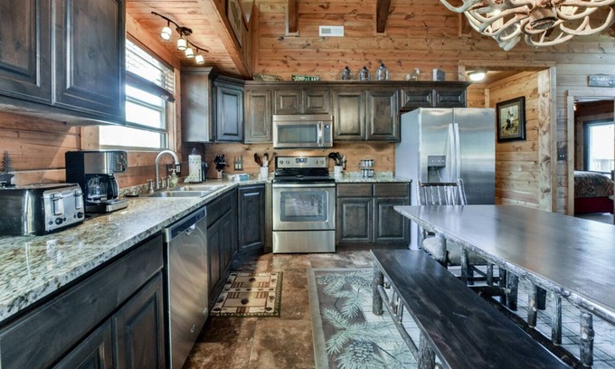 Branson Cedars Cabin | Stay at Uncle Buck`s Lodge | 4 Bed, 4 Bath