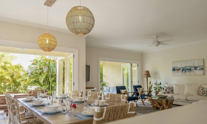 Lagoons House | STAY AWHILE - EXCLUSIVE HOME POOL GYM BEACH ACCESS