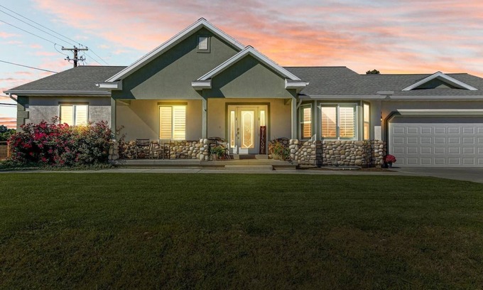 Orem House | Stay & Gather in Luxury! So close to Everything!