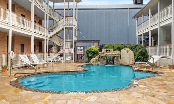 Gruene Condo | Stay in Gruene | Close to River, Gruene Hall +Pool