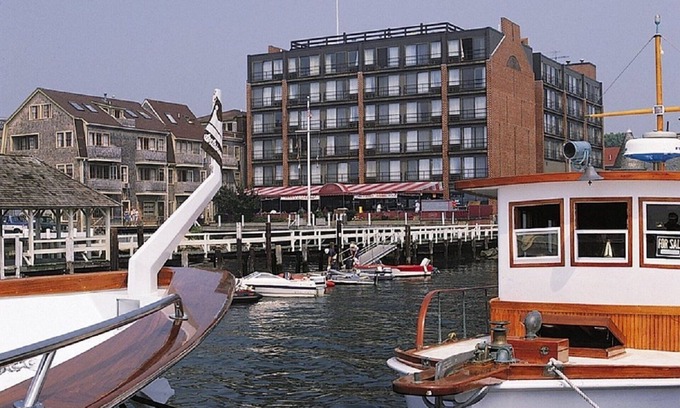 Newport Resort | Stay right on Thames Street -The heart of Newport- ON the Water