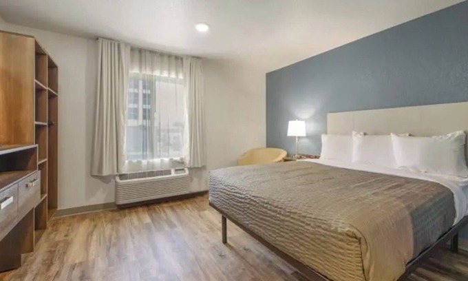 Austin Hotel | Stay Together, Group-Friendly Compound Near Austin Highlights – 4 Queen Units