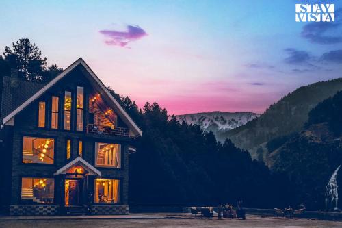 Srinagar Villa | StayVista at Frozen Fall - Tangmarg with Breakfast Included