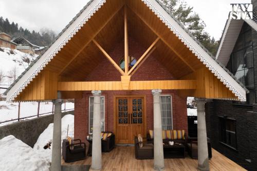 Srinagar Villa | StayVista at Frozen Fall at Dewdrop Cottages with BBQ & Bonfire