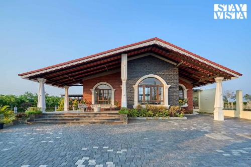 Sangli Villa | StayVista at Golden Ridge - Pool, BBQ, Bonfire