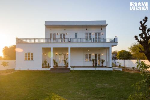 Jaipur Villa | StayVista at Mustang Meadow - Lawn & WiFi