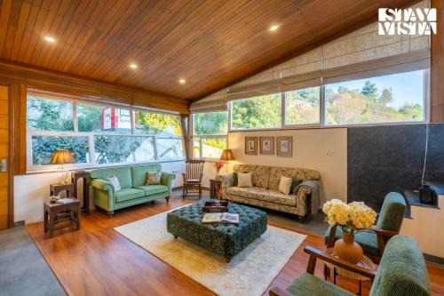 Shimla Villa | StayVista at Nook - Elysium Estate 2 BR Cottage with Hill View, Lawn