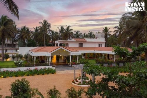 Narasapura Villa | StayVista at Silver Oak Farm - Breakfast Included