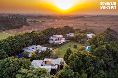 Bhiwadi Villa | StayVista at The Manvi Estate - Pool, WiFi & Bonfire