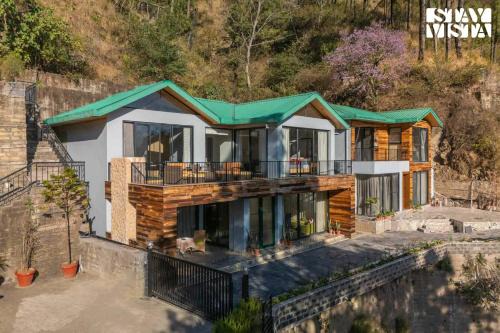 Kasauli Villa | StayVista at Thelma Cottage with BBQ & Bonfire