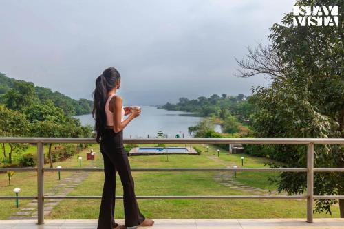 Kurvande Hostel | StayVista's Shivom Villa 8 - A Serene Escape with Views of the Valley and Lake