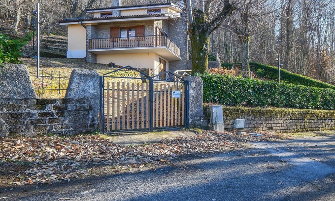 Arcidosso House | Step into a spacious cottage with tile floors and cozy corners where you can retreat.