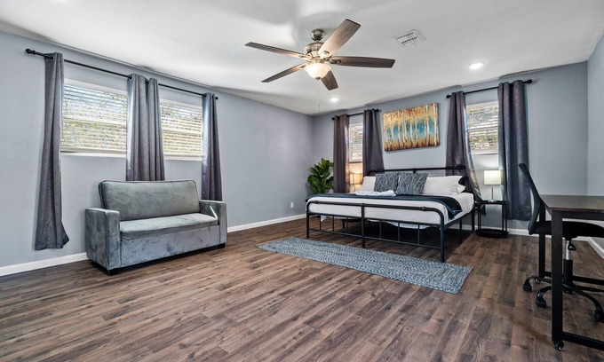 Denver Heights Cottage | Step Into Comfort in This 3br/2ba Downtown Retreat