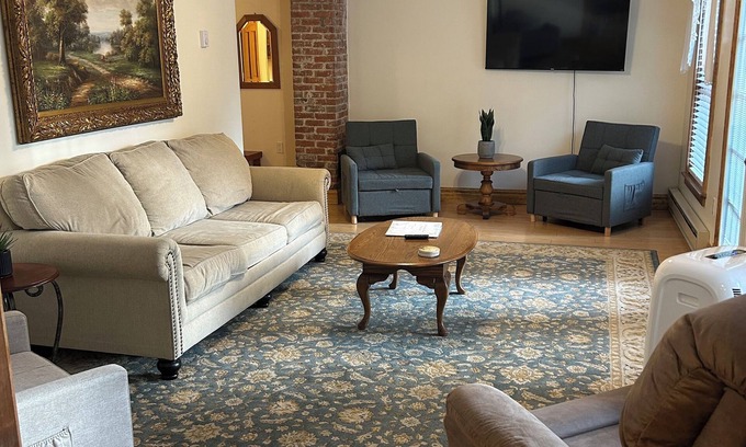 Clintondale Apartment | Step into history & unwind at Elixir apt a charming š” at theā¤ļøof NYHudson Valley
