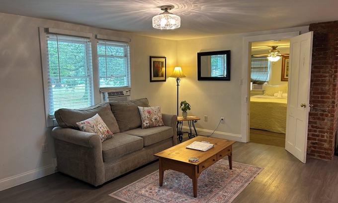 Clintondale Apartment | Step into history & unwind at Spring apt a charming 🏡 at the❤️of NYHudson Valley