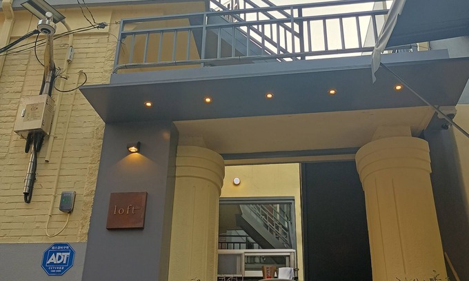 Jangchung-dong House | Steps away from DDP,Airport Bus,Shopping Malls & More