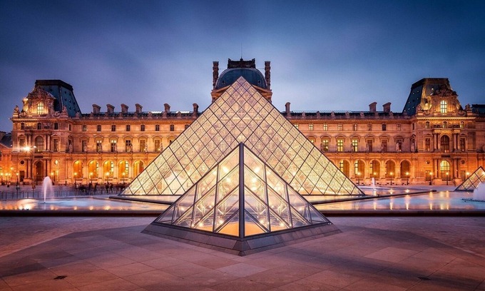 2nd Arrondissement Apartment | STEPS AWAY FROM THE LOUVRE, GALERIES LAFAYETTE , PALAIS GARNIER –RUE DU SENTIER