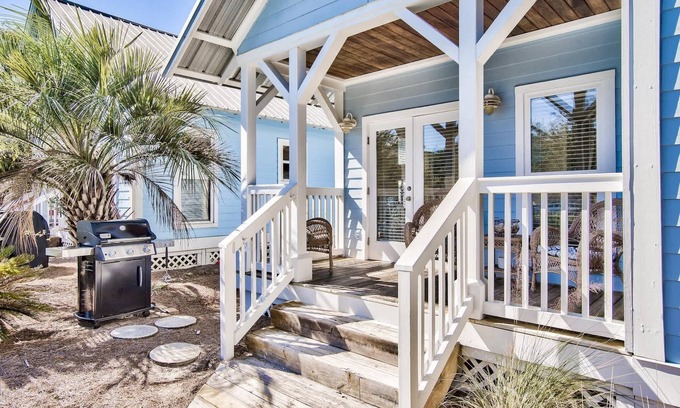 Seacrest House | Steps from Pool ! Walk or Bike to Beach! Stunning 3BR Home! ~ Turtle Crossing on