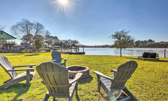 Willis Cabin | Steps to Lake Conroe: Cozy, New-Build Cabin