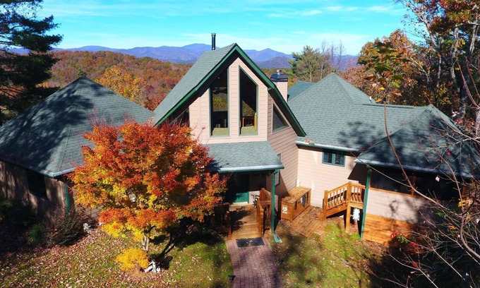 Sautee Nacoochee Cabin | Sterling Lodge - Luxury Mountain View Cabin w/Game Room, Hot Tub, and More