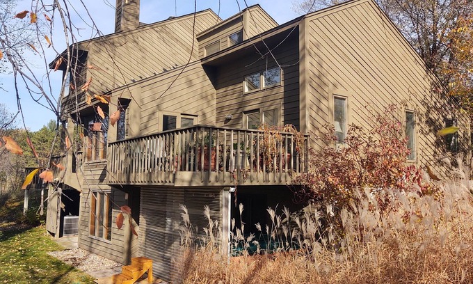 Grant House | Steve's Sanctuary is a wonderful 4 BD/3BA property nestled in Stillwater MN!