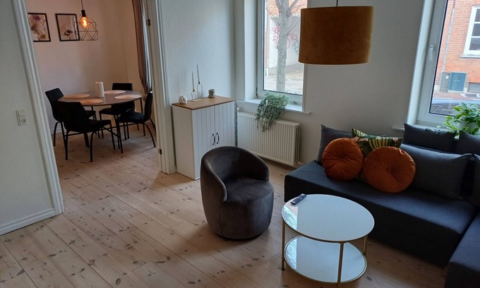 Hjørring Condo | Stilfuld Lejlighed i Centrum af Hjørring. Kun 5 Minutter fra Gågaden