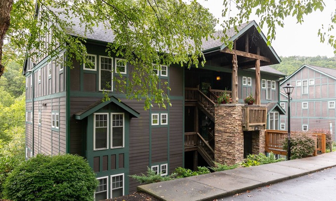 Foscoe House | Still Point At Echota - Mountain Views, Great Community Amenities with indoor+outdoor pools,gym