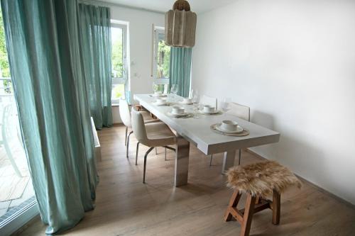 Sindelfingen Apartment | Stilvolle 3-Zimmer-Wohnung für business und family bis 6 Personen