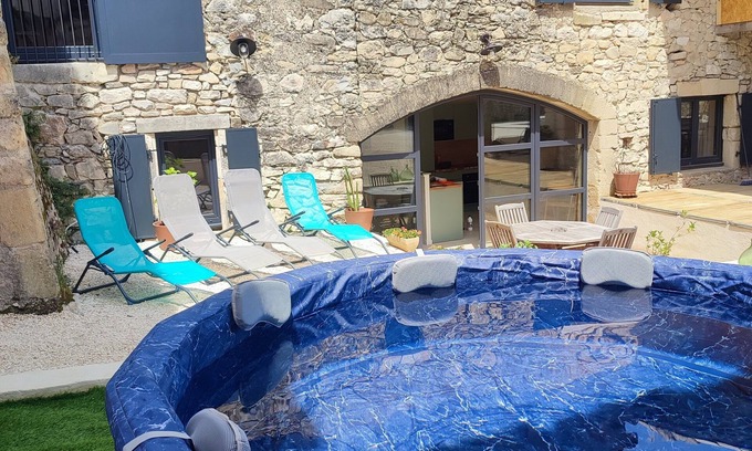 Moulezan House | Stone barn with spa in a southern village, ideal for everyone!