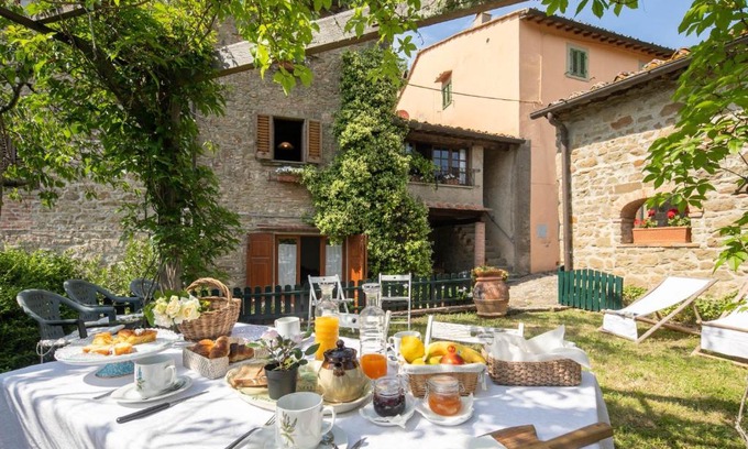 Lamole Villa | Stone built farmhouse Antica Torre by VacaVilla