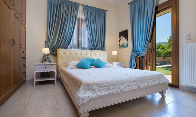 Katsifariana Villa | Stone built villa Anerocurù with ample gardens, BBQ, near Chania town and beach