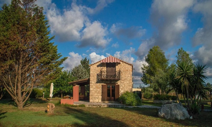 Gaitanion House | Stone House for 6 in vineyard estate